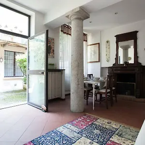 Charming Navigli Apartment Milan